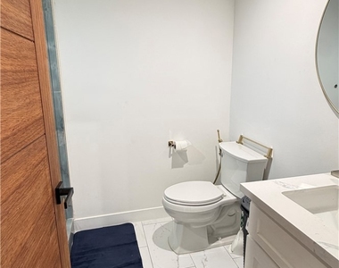 7257 Wilbur Avenue - Photo Thumbnail 13