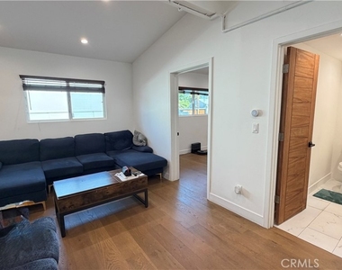 7257 Wilbur Avenue - Photo Thumbnail 7