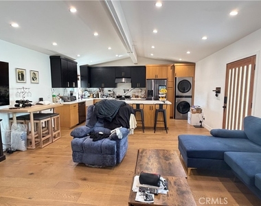 7257 Wilbur Avenue - Photo Thumbnail 4