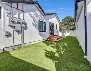 6900 Corbin Avenue - Photo Thumbnail 22