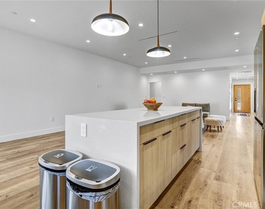 6900 Corbin Avenue - Photo Thumbnail 9