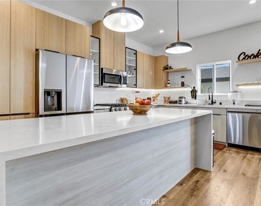 6900 Corbin Avenue - Photo Thumbnail 7