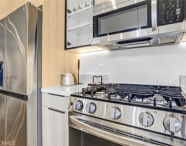 6900 Corbin Avenue - Photo Thumbnail 8