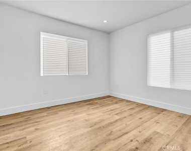 6900 Corbin Avenue - Photo Thumbnail 17
