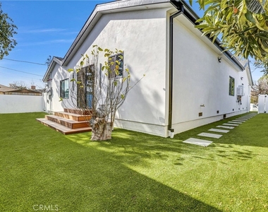 6900 Corbin Avenue - Photo Thumbnail 21