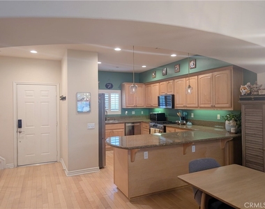328 E Imperial - Photo Thumbnail 5