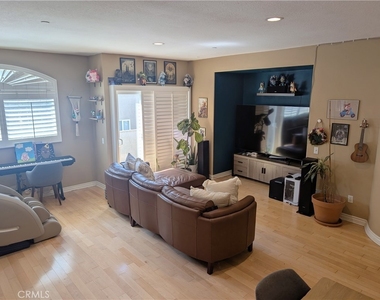 328 E Imperial - Photo Thumbnail 4