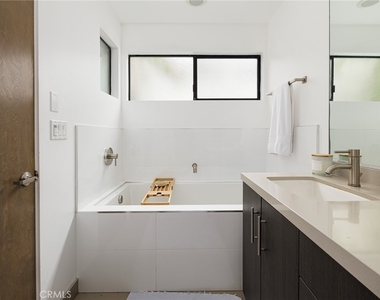 121 E Walnut - Photo Thumbnail 23