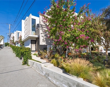 121 E Walnut - Photo Thumbnail 2