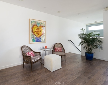 121 E Walnut - Photo Thumbnail 17
