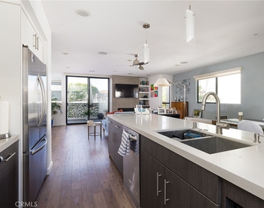 121 E Walnut - Photo Thumbnail 16