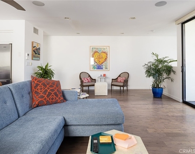 121 E Walnut - Photo Thumbnail 10