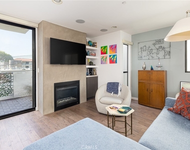 121 E Walnut - Photo Thumbnail 7