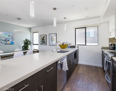 121 E Walnut - Photo Thumbnail 14