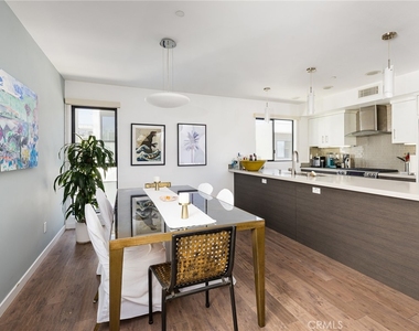 121 E Walnut - Photo Thumbnail 11