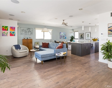 121 E Walnut - Photo Thumbnail 4
