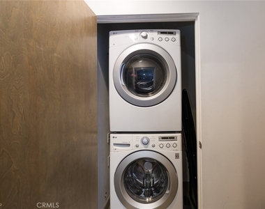121 E Walnut - Photo Thumbnail 29
