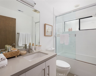 121 E Walnut - Photo Thumbnail 26
