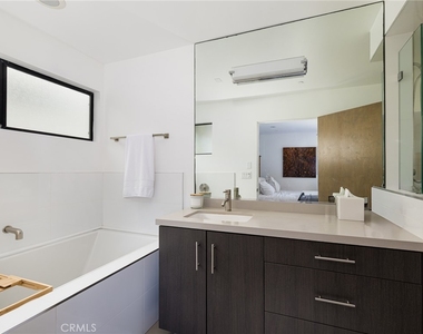 121 E Walnut - Photo Thumbnail 22