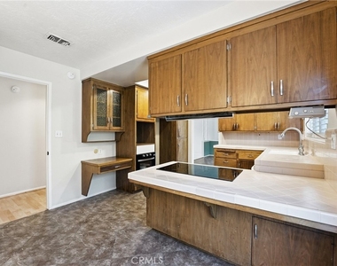 1163 N Lincoln - Photo Thumbnail 10