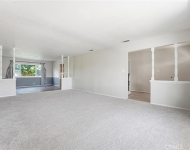 1163 N Lincoln - Photo Thumbnail 3