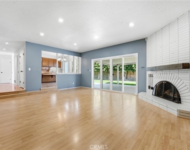 1163 N Lincoln - Photo Thumbnail 6