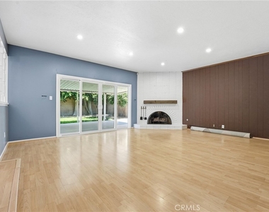 1163 N Lincoln - Photo Thumbnail 8