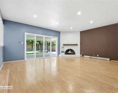 1163 N Lincoln - Photo Thumbnail 7