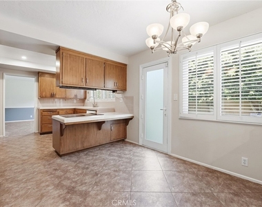 1163 N Lincoln - Photo Thumbnail 9