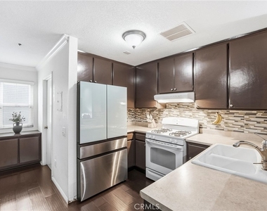 334 S Walnut Unit D (11) - Photo Thumbnail 6