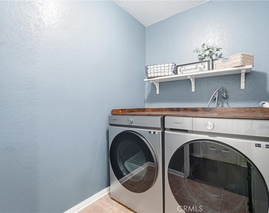 334 S Walnut Unit D (11) - Photo Thumbnail 9