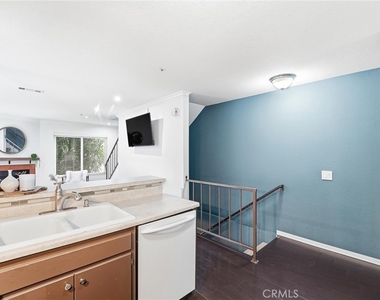 334 S Walnut Unit D (11) - Photo Thumbnail 4