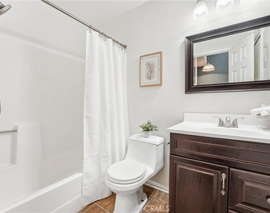 334 S Walnut Unit D (11) - Photo Thumbnail 13