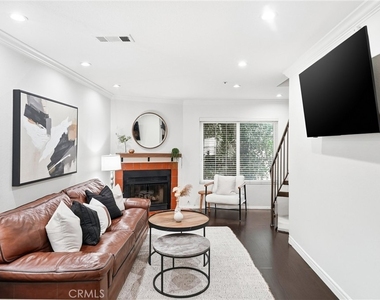 334 S Walnut Unit D (11) - Photo Thumbnail 2