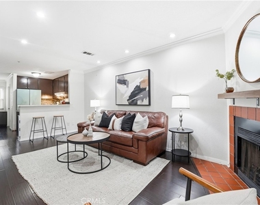 334 S Walnut Unit D (11) - Photo Thumbnail 1