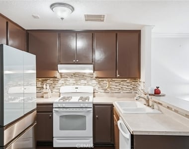 334 S Walnut Unit D (11) - Photo Thumbnail 5