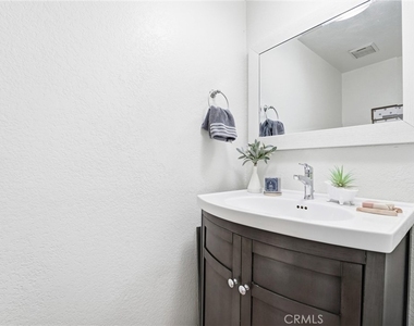334 S Walnut Unit D (11) - Photo Thumbnail 8