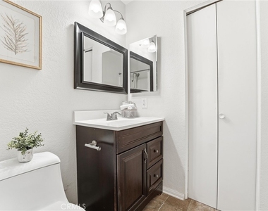 334 S Walnut Unit D (11) - Photo Thumbnail 14