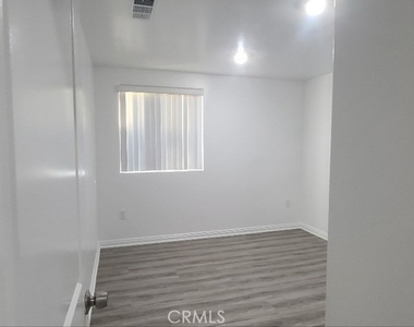 10613 1/2 S Broadway - Photo Thumbnail 25
