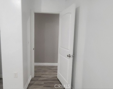 10613 1/2 S Broadway - Photo Thumbnail 14