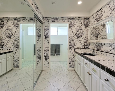 610 Country Club - Photo Thumbnail 37