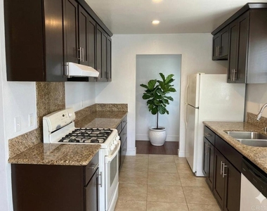 172 Palomar Street - Photo Thumbnail 2