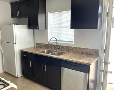 172 Palomar Street - Photo Thumbnail 4