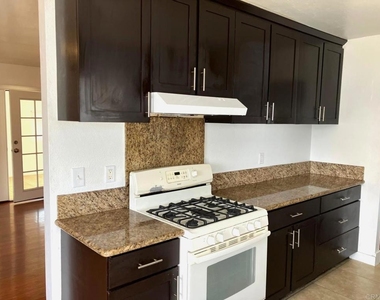 172 Palomar Street - Photo Thumbnail 3