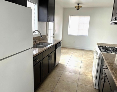 172 Palomar Street - Photo Thumbnail 5