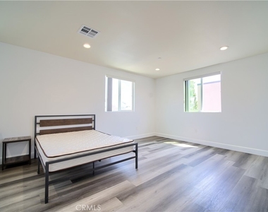 3019 S Raymond Avenue - Photo Thumbnail 8