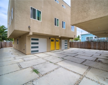 3019 S Raymond Avenue - Photo Thumbnail 2