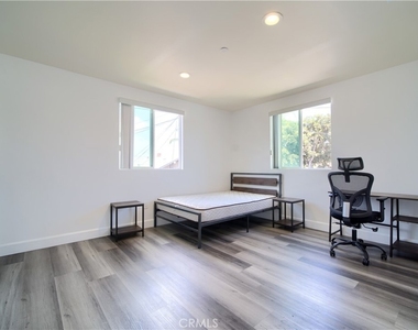 3019 S Raymond Avenue - Photo Thumbnail 11