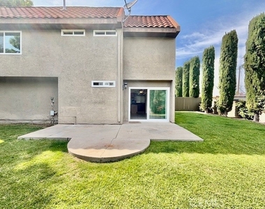2558 Orange Avenue - Photo Thumbnail 10