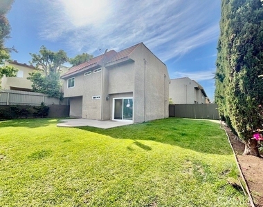 2558 Orange Avenue - Photo Thumbnail 8